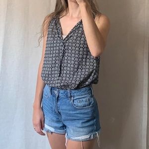 Ann Taylor Loft printed v neck tank top Size XS